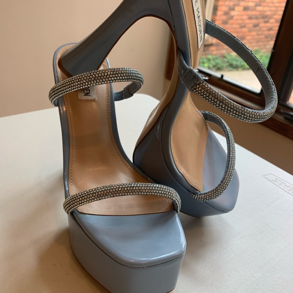 EUC Steve Madden Platform Heels